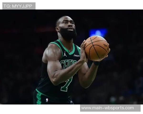 杰伦布朗状态火热五场比赛四次得分30本赛季场均281分展现超强实力