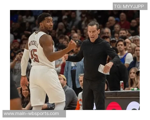 阿特金森透露米切尔和韦德全勤训练阿伦缺席合练并非长期伤病 阿特金森透露米切尔和韦德全勤训练阿伦缺席合练并非长期伤病